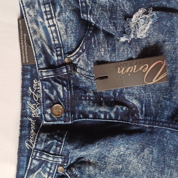 Foxy Jeans "Push Up" Acid Wash Capri Pants NEW- Sz. 26 - Picture 3 of 12